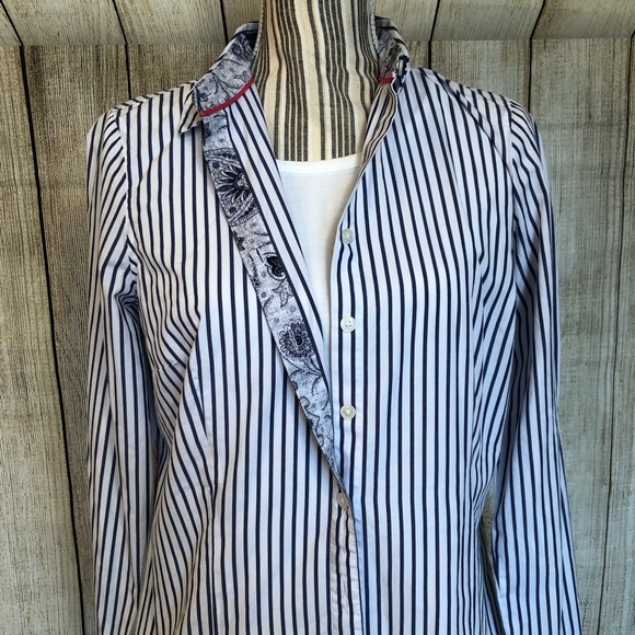 Van Heusen Casual Button Down Size Medium - Picture 3 of 8